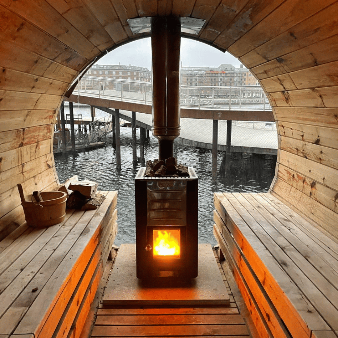Mobil sauna opstillet med brænde fyret sauna i København