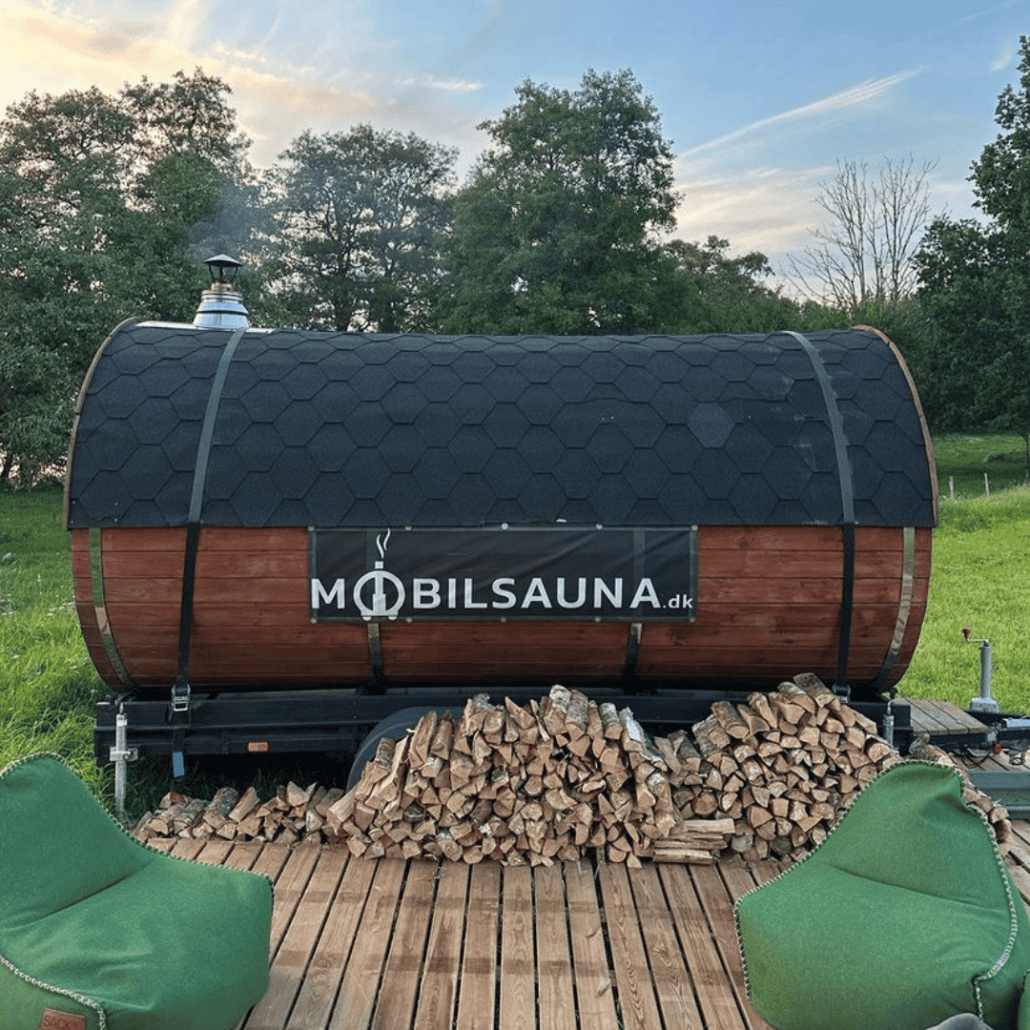 På billedet ses Mobilsaunas mobile sauna. Den står klar til sauna gus Nordsjælland